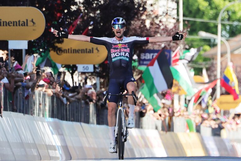 ROT // Deutscher Etappensieg durch Denz Nico (Deutschland / Team Red Bull - BORA - hansgrohe) - Giro d'Italia 2025 - 18. Etappe Morbegno - Cesano Maderno - Bormio - Girod'Italia - GirodItalia - GirodItalia - GiroItalia - Giro - © Roth-Foto / SCA - Roth & Roth (Markus und Michael Roth) - www.Roth-Foto.de - Weitere Fotos in der Bilddatenbank www.Roth-Foto.de ,
NUR DEUTSCHLAND - *** Local Caption *** - copyright by: Roth & Roth - Rosenhof 15 - 50226 Frechen - Abdruck + jede Verwendung honorarpflichtig. Honorar ist MwSt-pflichtig: + 7% MwSt. Veroeffentlichung ausschliesslich fuer journalistisch-publizistische Zwecke. Verwendung bedingt das Einverstaendniss unserer AGBs: AGBs unter: www.Roth-Foto.de